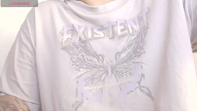 Snapshot of Amara18_ chatting on April 11, 6:23 pm Amara18 online show from April 11, 6:23 pm