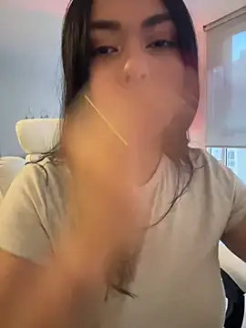 Snapshot of PetitLumiere chatting on December 31, 10:45 pm PetitLumiere online show from December 31, 10:45 pm