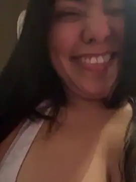 Snapshot of PetitLumiere chatting on January 4, 5:37 am PetitLumiere online show from January 4, 5:37 am