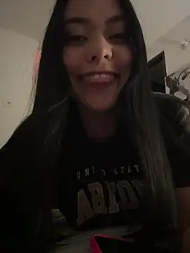 Snapshot of PetitLumiere chatting on January 14, 4:15 am PetitLumiere online show from January 14, 4:15 am