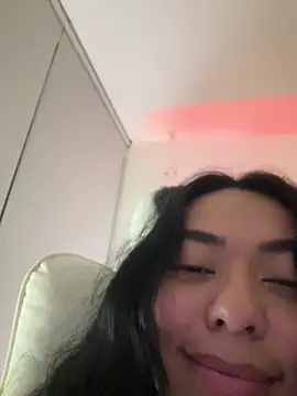 Snapshot of PetitLumiere chatting on January 18, 2:47 am PetitLumiere online show from January 18, 2:47 am