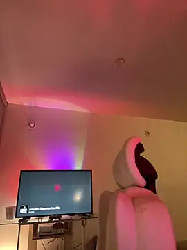 Snapshot of PetitLumiere chatting on January 28, 1:29 am PetitLumiere online show from January 28, 1:29 am