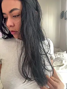 Snapshot of PetitLumiere chatting on February 2, 9:56 pm PetitLumiere online show from February 2, 9:56 pm