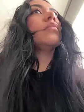 Snapshot of PetitLumiere chatting on February 8, 1:11 pm PetitLumiere online show from February 8, 1:11 pm