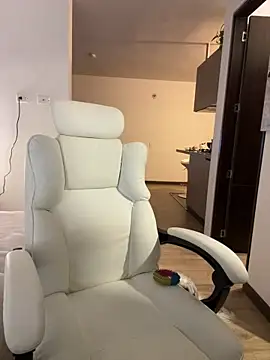 Snapshot of PetitLumiere chatting on February 28, 1:26 am PetitLumiere online show from February 28, 1:26 am