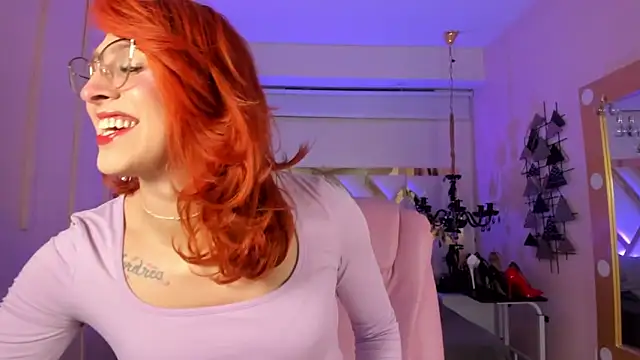 Juliana Saenzz online show from February 19, 12:00 pm