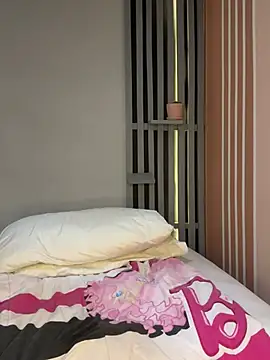 Snapshot of Victoria-And1 chatting on February 19, 4:44 am Victoria-And1 online show from February 19, 4:44 am