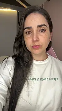 Snapshot of Victoria-And1 chatting on December 2, 1:33 am Victoria-And1 online show from December 2, 1:33 am