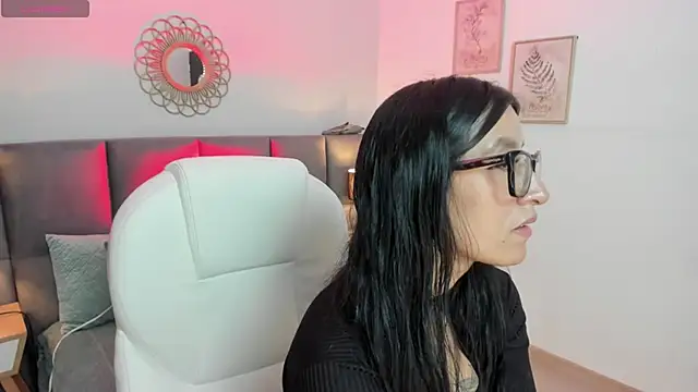 kira moon   online show from April 5, 2:47 pm