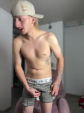 Snapshot of Scott_sex7 chatting on March 2, 5:08 am Scott sex7 online show from March 2, 5:08 am