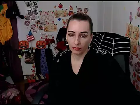 Snapshot of EvelynAngell chatting on October 13, 9:20 am EvelynAngell online show from October 13, 9:20 am