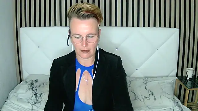 xxNoeliaxx online show from January 16, 8:00 am