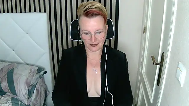 xxNoeliaxx online show from March 14, 8:32 am