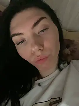 Lisaaa Alisa online show from February 12, 6:30 pm