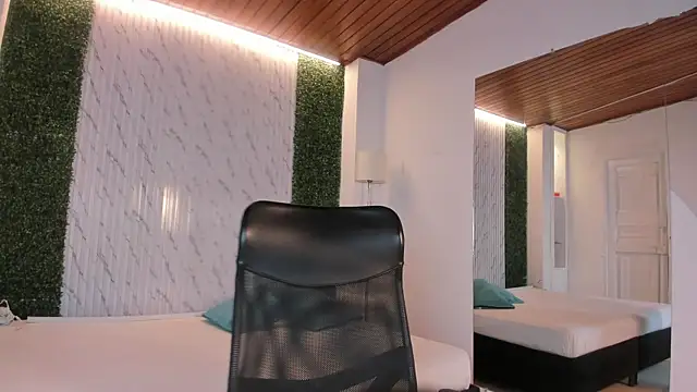 carina rossi online show from November 18, 1:04 pm