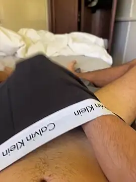 h0rnyguy001 online show from March 31, 1:07 am