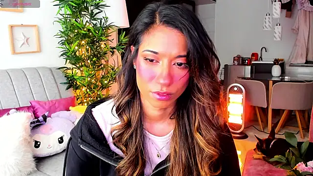 Snapshot of Issa_cooper chatting on January 11, 9:15 pm Issa cooper online show from January 11, 9:15 pm