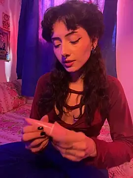 LiliJones  online show from December 16, 4:45 pm