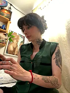 LiliJones  online show from January 10, 6:20 pm