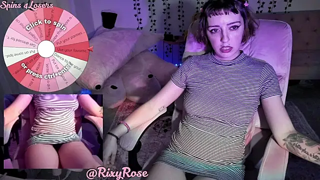 Snapshot of Trixyrose chatting on August 4, 9:34 am Trixyrose online show from August 4, 9:34 am