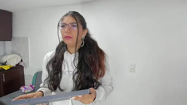 Luna Dumont online show from May 2, 11:04 am