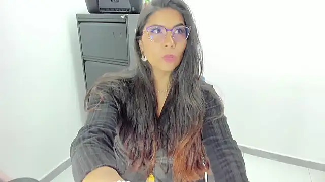 Luna Dumont online show from May 11, 1:39 pm