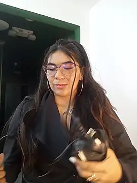 Luna Dumont online show from July 8, 11:15 am