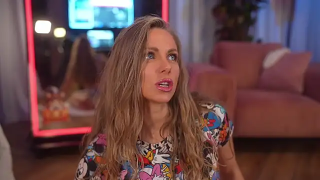 Snapshot of eva_fashionista chatting on November 6, 7:37 pm eva fashionista online show from November 6, 7:37 pm