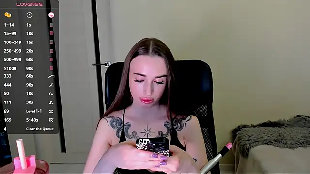 Snapshot of Kimmberr chatting on January 15, 2:27 am Kimmberr online show from January 15, 2:27 am