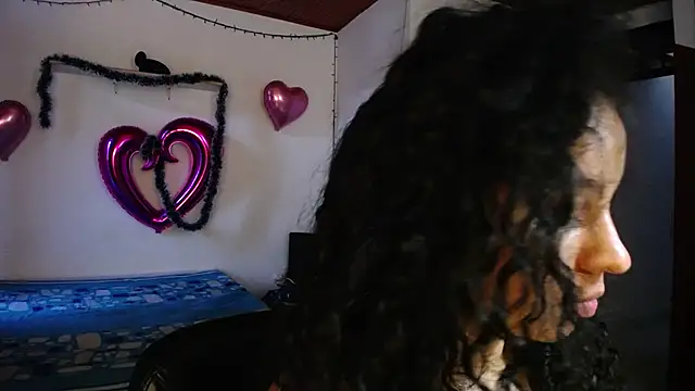 Snapshot of Mr_MrsCurie chatting on December 7, 10:28 pm Mr MrsCurie online show from December 7, 10:28 pm