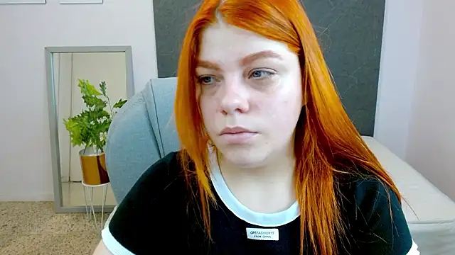 lucie nicolls online show from December 2, 8:22 pm