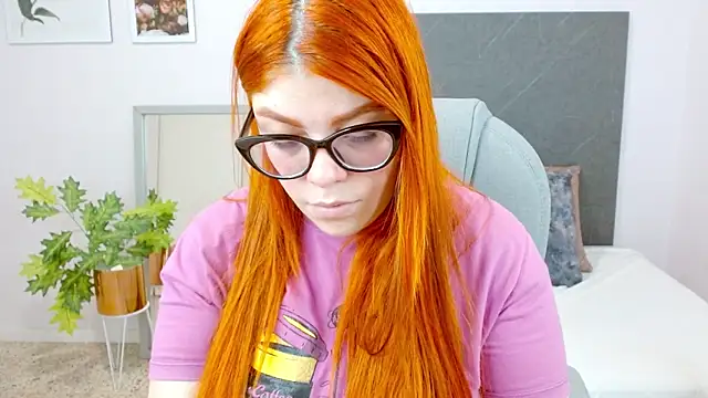 lucie nicolls online show from December 11, 8:18 pm