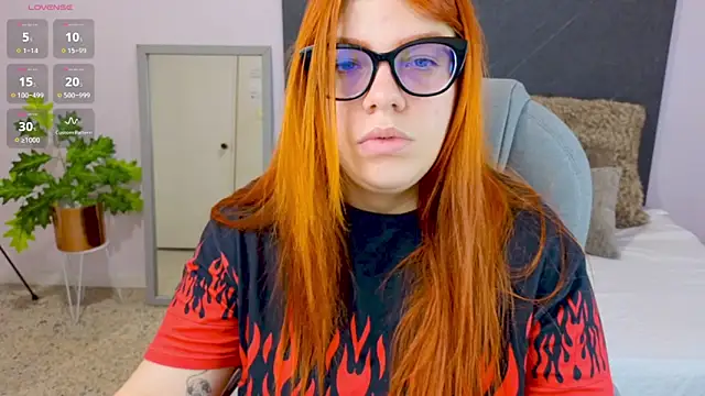 lucie nicolls online show from December 18, 8:25 pm