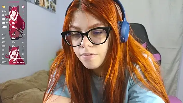 lucie nicolls online show from February 21, 10:04 pm