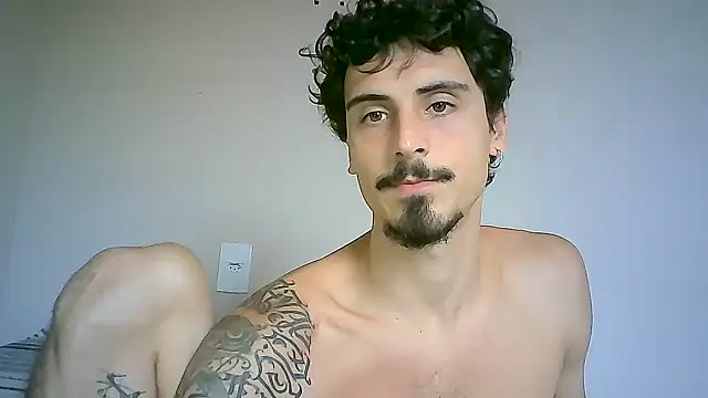 Snapshot of milkoffe chatting on December 4, 4:49 pm milkoffe online show from December 4, 4:49 pm