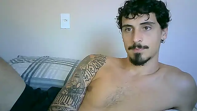 Snapshot of milkoffe chatting on December 5, 7:49 pm milkoffe online show from December 5, 7:49 pm