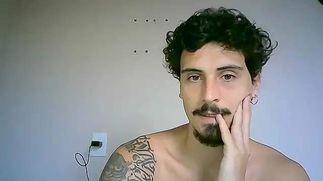 Snapshot of milkoffe chatting on December 7, 3:52 pm milkoffe online show from December 7, 3:52 pm