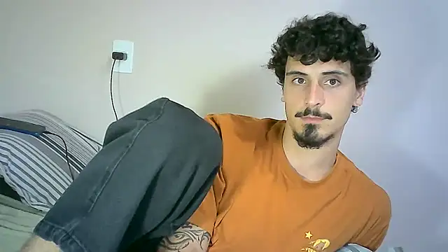 Snapshot of milkoffe chatting on December 10, 8:49 pm milkoffe online show from December 10, 8:49 pm