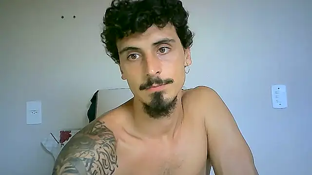 Snapshot of milkoffe chatting on February 3, 7:10 pm milkoffe online show from February 3, 7:10 pm