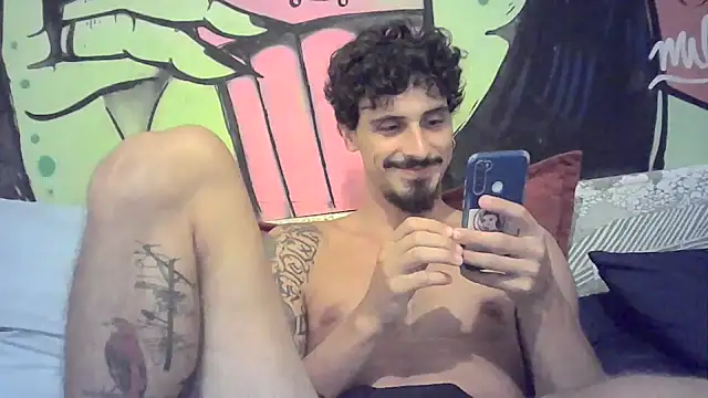 Snapshot of milkoffe chatting on February 13, 10:43 pm milkoffe online show from February 13, 10:43 pm