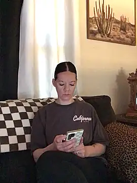 SidneyRaee online show from March 9, 4:11 pm