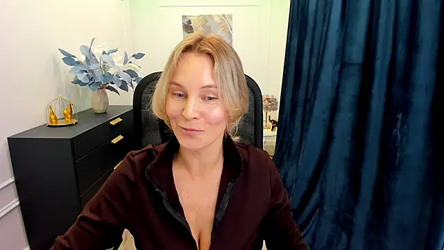 Sinty Devis online show from October 7, 11:40 am