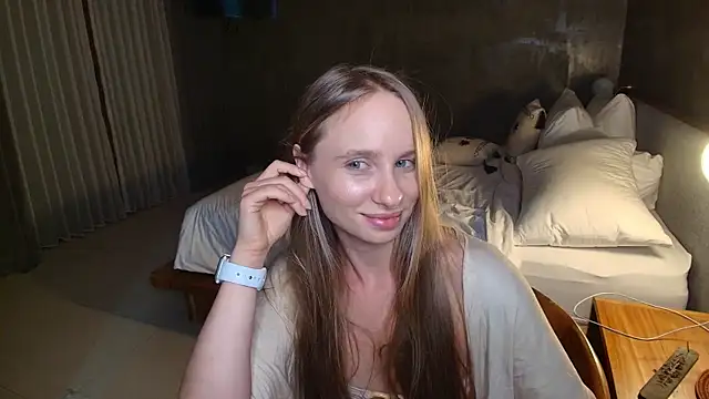 Snapshot of Mad1en chatting on July 4, 3:40 pm Mad1en online show from July 4, 3:40 pm
