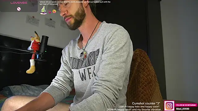 Snapshot of just_maxii chatting on December 23, 11:17 pm just maxii online show from December 23, 11:17 pm