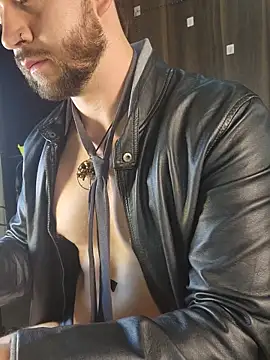 just maxii online show from November 17, 11:21 pm