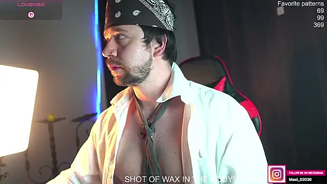 just maxii online show from April 10, 9:30 pm