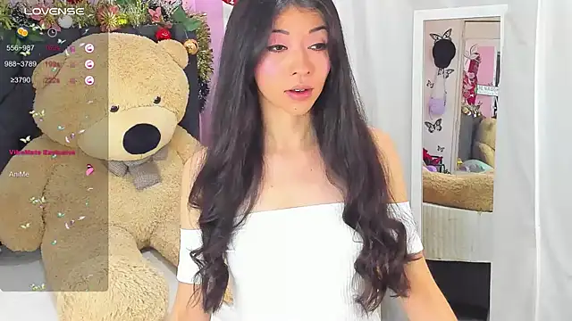 Snapshot of SophiaLiu chatting on December 7, 12:41 am SophiaLiu online show from December 7, 12:41 am