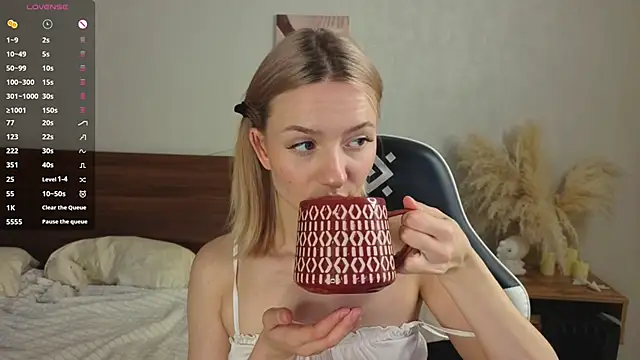 IdaValenti online show from September 22, 1:07 am