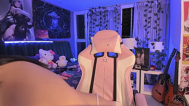 LanaKyutt online show from December 10, 3:30 am