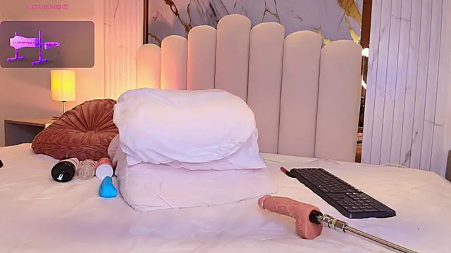 carolriveraa  online show from January 7, 11:03 pm